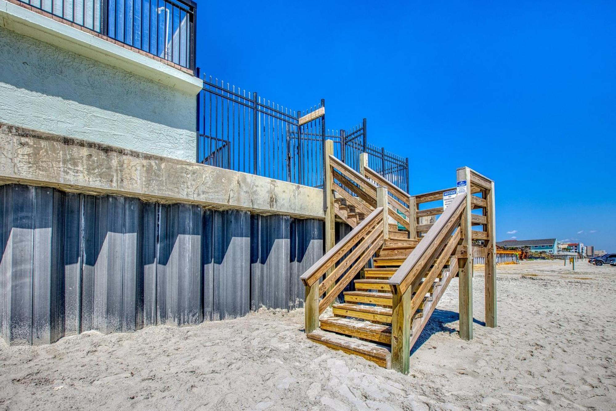 Ocean View With A Beachfront Pool At Ocean Trillium Condo ~ 702 New Smyrna Beach Exterior photo